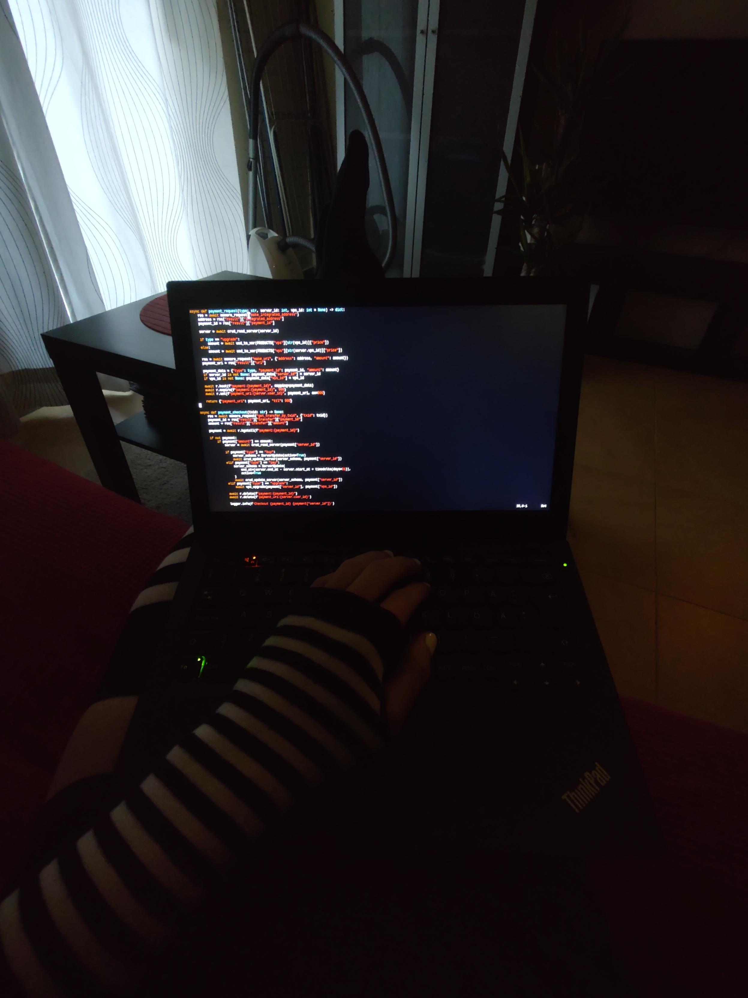 Thinkpad X260 on my legs